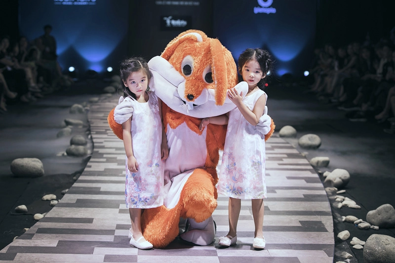 Ngắm loạt mẫu nhí đời f1 của hoa hậu hương giang xuân lan trương quỳnh anh tỏa sáng