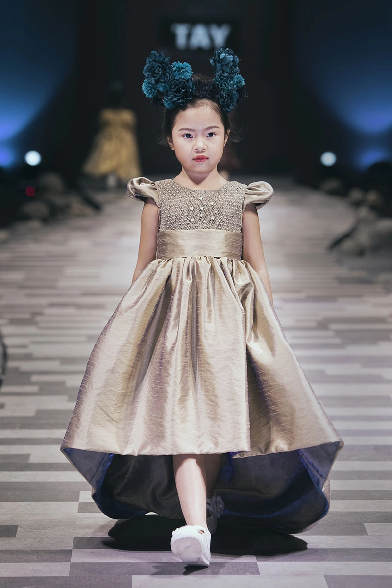 Ngắm loạt mẫu nhí đời f1 của hoa hậu hương giang xuân lan trương quỳnh anh tỏa sáng