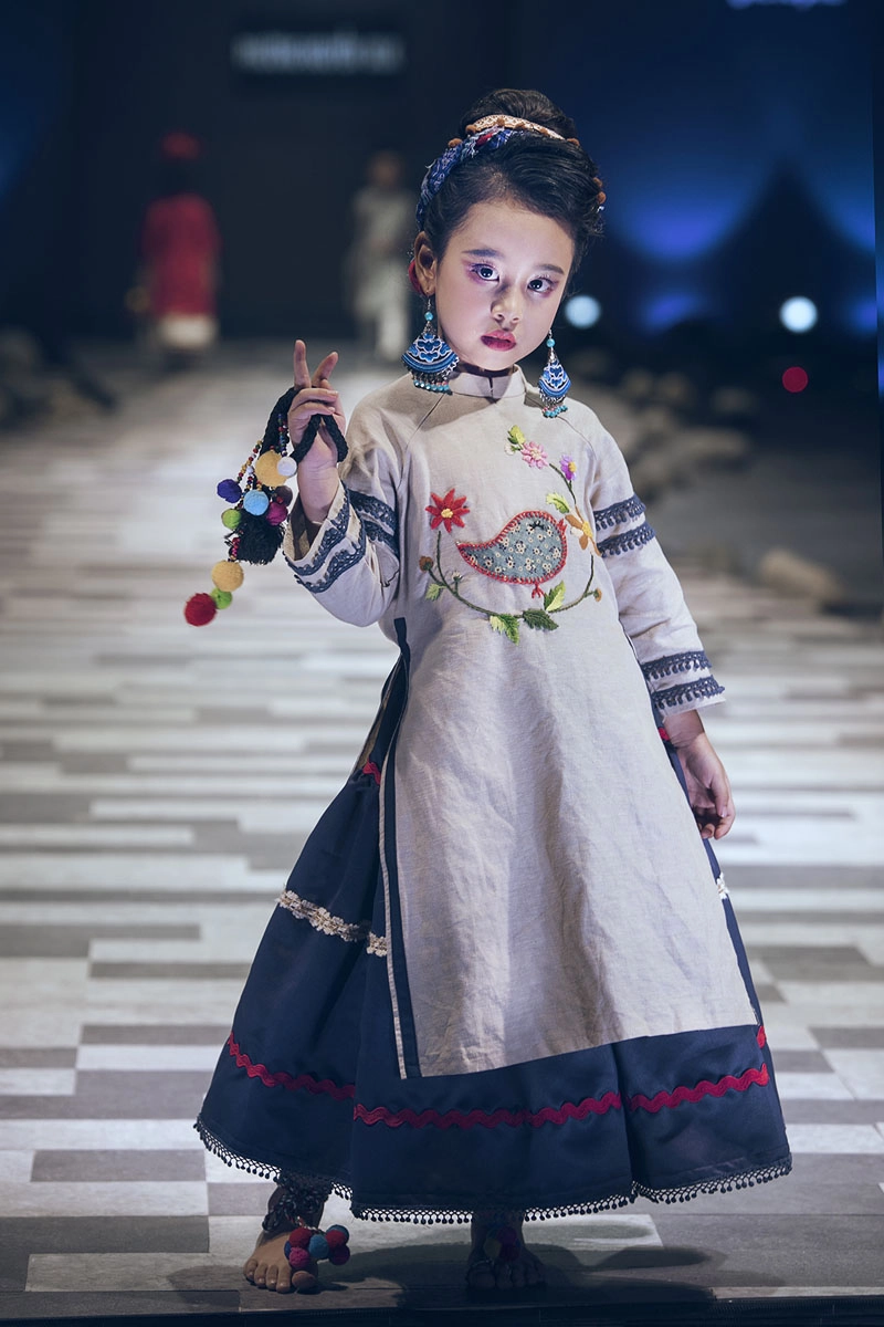 Ngắm loạt mẫu nhí đời f1 của hoa hậu hương giang xuân lan trương quỳnh anh tỏa sáng