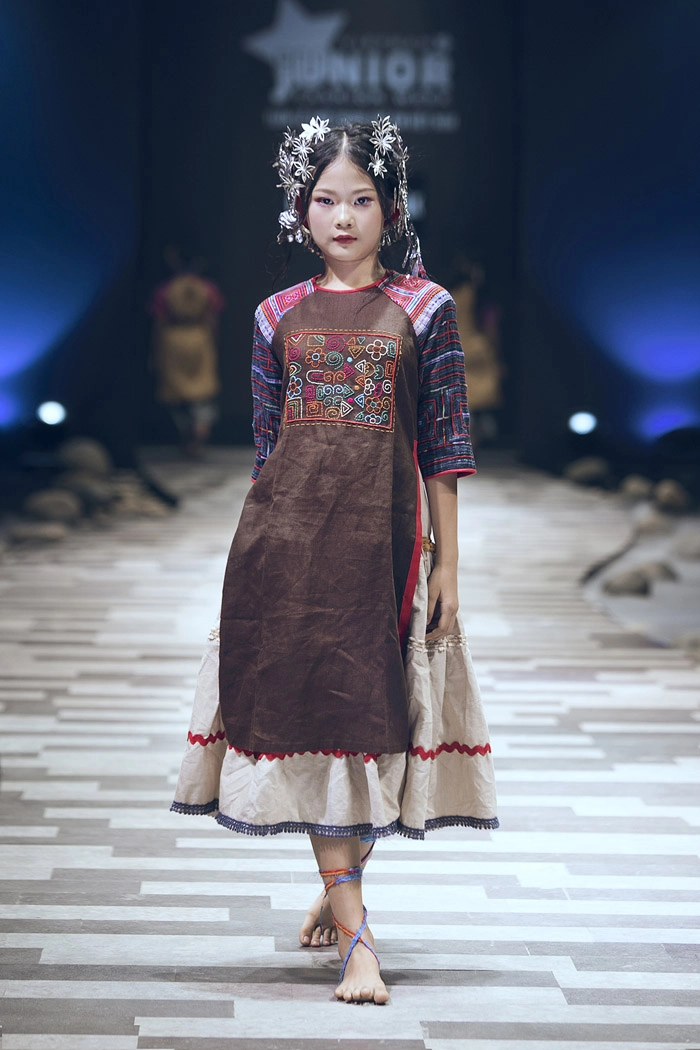 Ngắm loạt mẫu nhí đời f1 của hoa hậu hương giang xuân lan trương quỳnh anh tỏa sáng