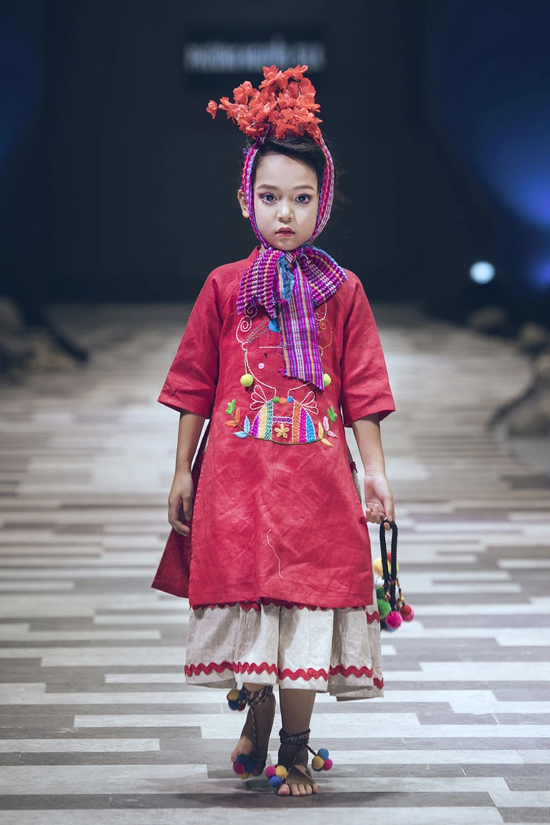 Ngắm loạt mẫu nhí đời f1 của hoa hậu hương giang xuân lan trương quỳnh anh tỏa sáng