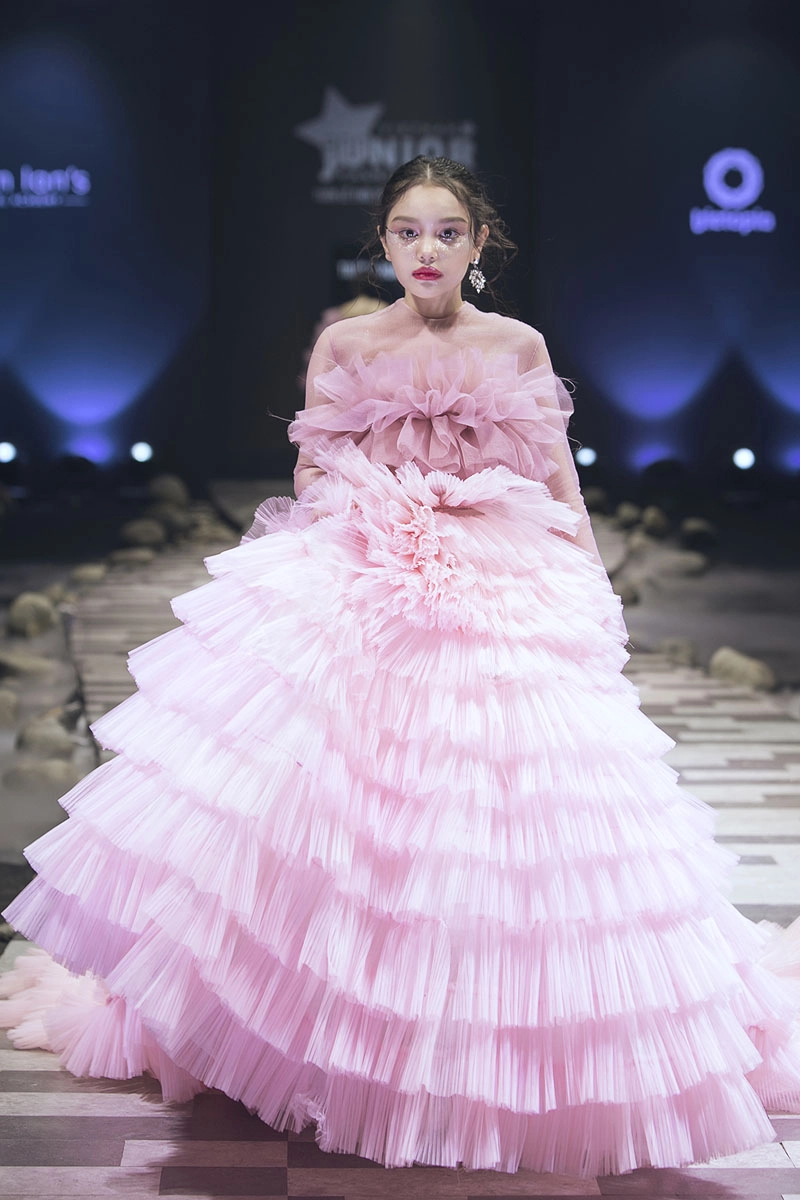 Ngắm loạt mẫu nhí đời f1 của hoa hậu hương giang xuân lan trương quỳnh anh tỏa sáng