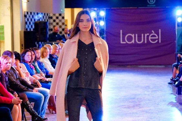 Người mẫu nga 14 tuổi chết sau show diễn kéo dài 12 tiếng