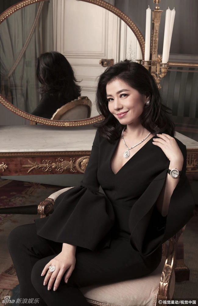 Nhìn tân hoa hậu răng hô ngậm ngùi tiếc nhan sắc hoa hậu hồng kông thuở trước