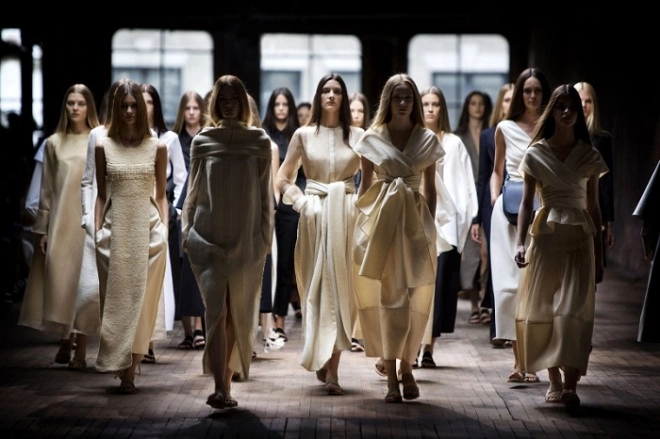 Những cặp song sinh thét ra lửa trong giới thời trang quốc tế