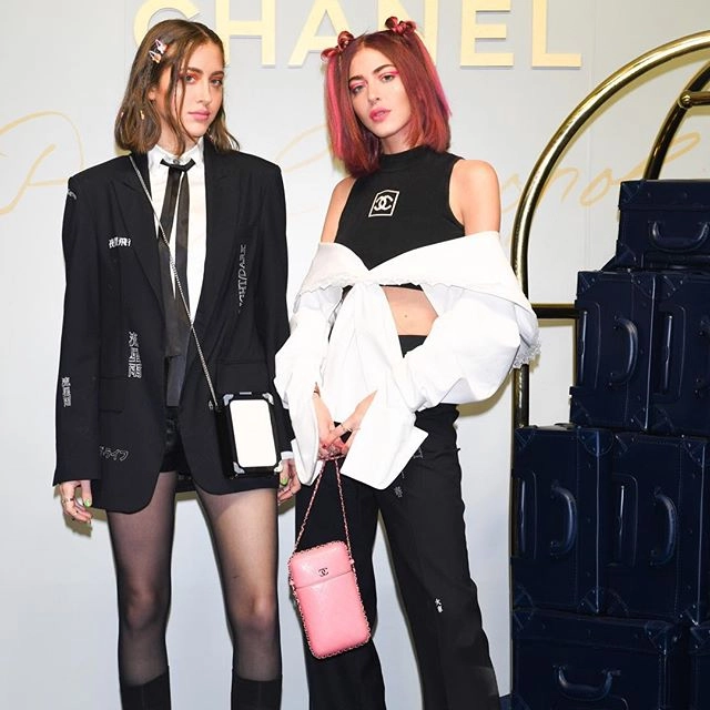 Những cặp song sinh thét ra lửa trong giới thời trang quốc tế