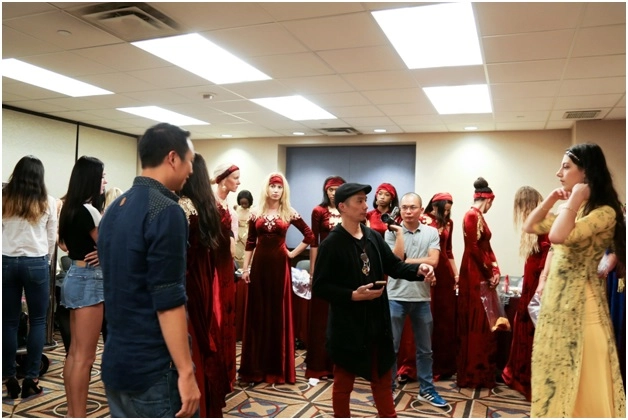 Ntk đỗ trịnh hoài nam bỏ qua những bộ xương di động tại tuần lễ thời trang new york