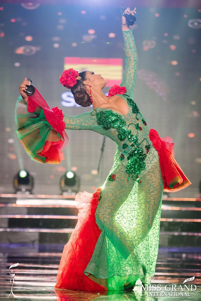 Phần thi quốc phục của việt nam bất ngờ tụt hạng từ top 1 xuống top 2 vì btc nhầm