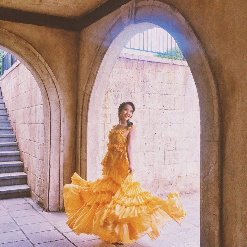 Phong cách đúng chuẩn lá ngọc cành vàng của tình mới phan thành