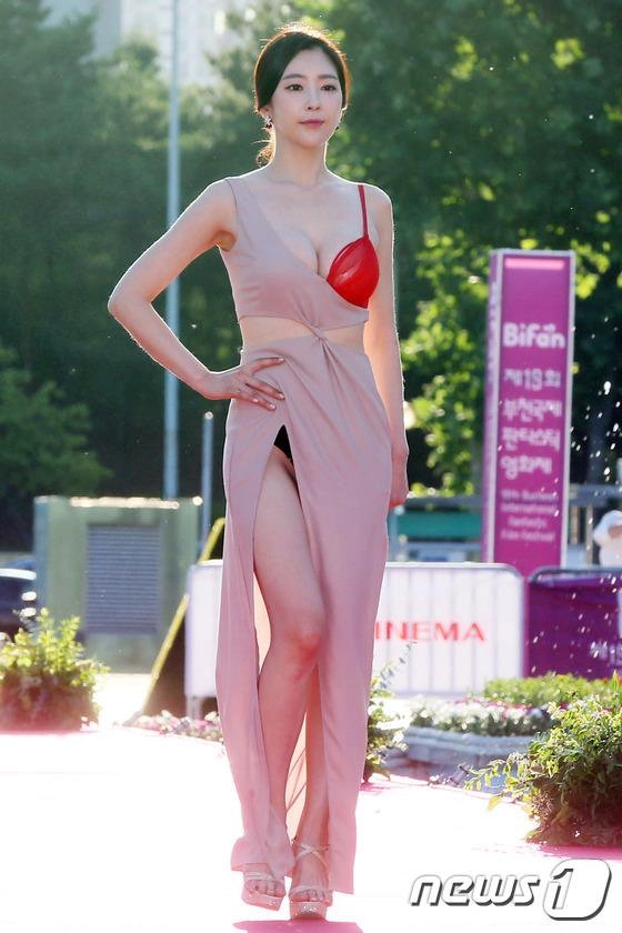 Sao hàn nổi tiếng mặc đẹp vẫn không thoát khỏi top thảm họa thời trang