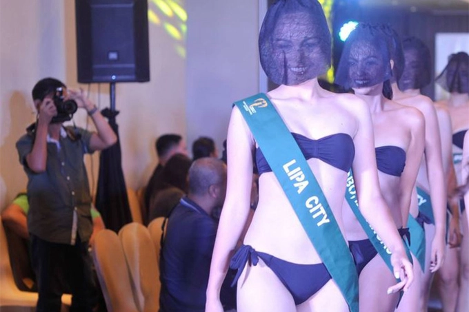 Sau màn thi bikini che mặt btc hoa hậu trái đất philippines bị chỉ trích gay gắt
