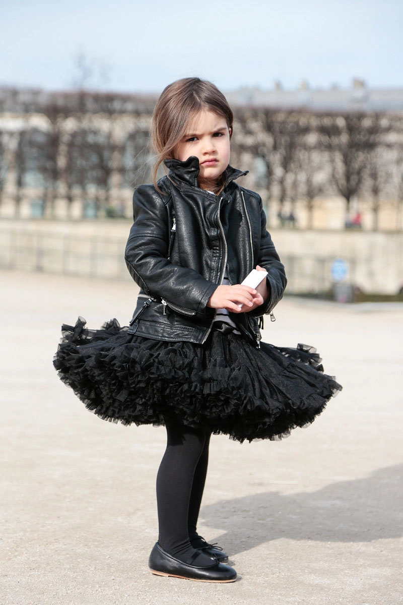 Sự khác biệt trong cách lên đồ của fashionista nhí việt và thế giới