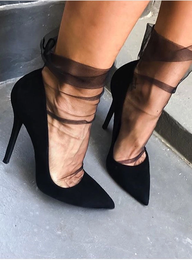 Tất voan đẹp mộng mị thế này bạn chắc chắn phải sắm cho mình một đôi