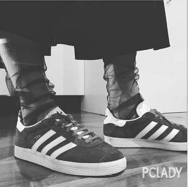 Tất voan đẹp mộng mị thế này bạn chắc chắn phải sắm cho mình một đôi