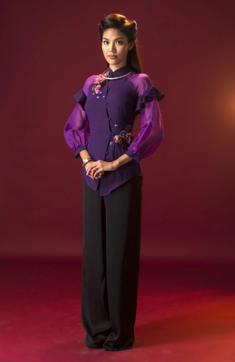 Thanh hằng thị uy con dâu midu bằng áo dài cuốn rắn