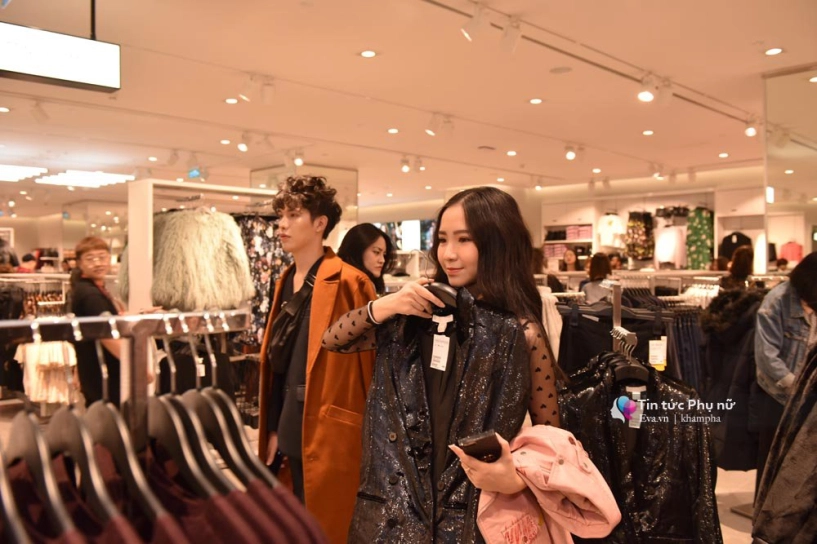 Toàn khách vip mà vẫn phải xếp hàng dài chờ đợi mua đồ bình dân của h