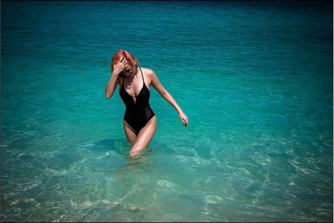 Tóc tiên đánh dạt mọi sao việt với loạt bikini sexy chất ngất