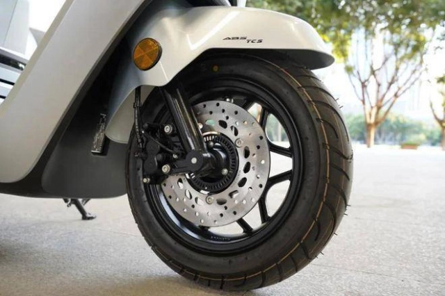 Tôi ngỡ ngàng trước ngoại hình và trang bị trên halo penta 150 mà giá chỉ ngang airblade 125