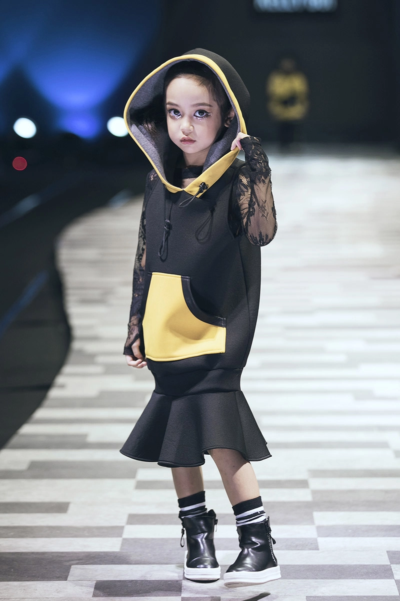 Vũ cát tường bất ngờ làm mẫu cùng loạt mẫu tí hon