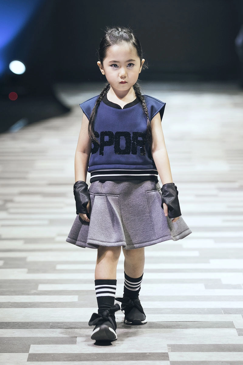 Vũ cát tường bất ngờ làm mẫu cùng loạt mẫu tí hon