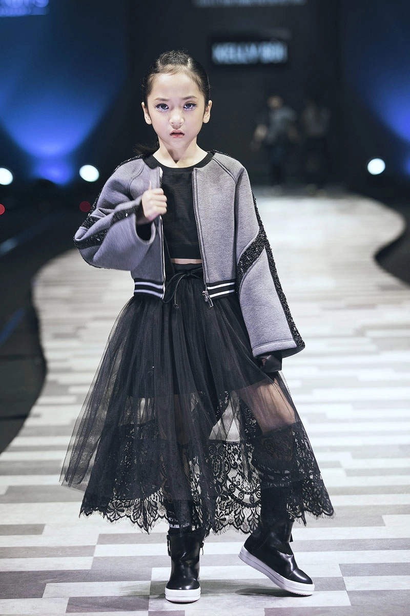 Vũ cát tường bất ngờ làm mẫu cùng loạt mẫu tí hon